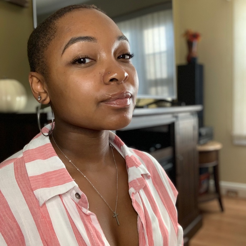 Meet your Posher, Laura